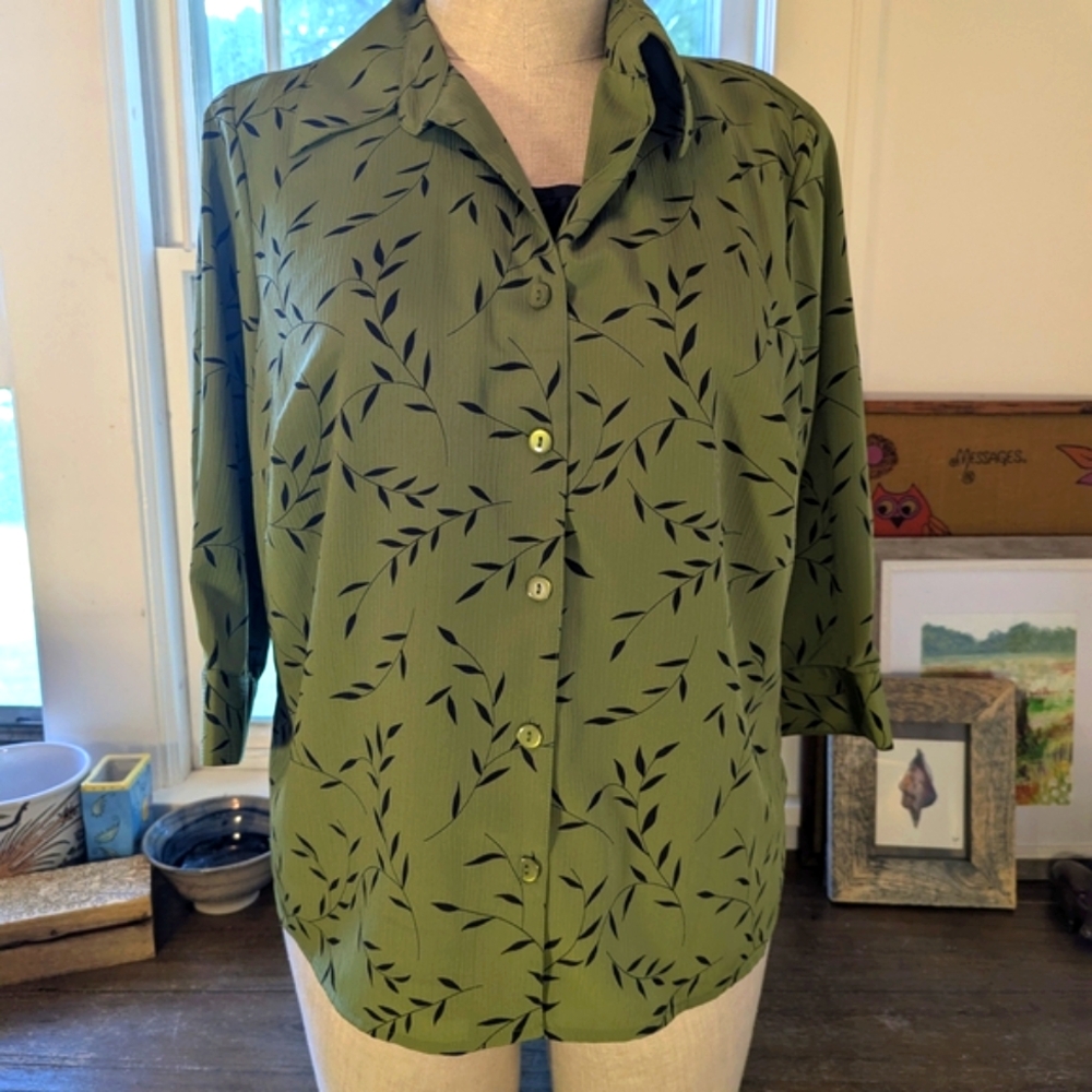 Notations Women's Green Leaf Print Top